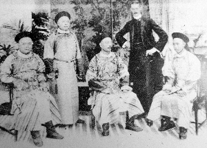 庆祝第一任总理唐绍仪诞生